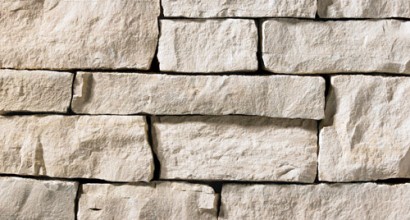 A nearly white, neutral-colored stone veneer perfect for any hardscape idea on the exterior or interior of any home or landscape.