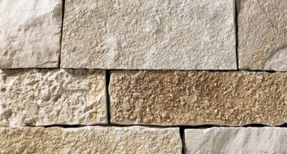 A light grey and tan stone veneer withbrown accents perfect for any hardscape idea on the exterior or interior of any home or landscape.