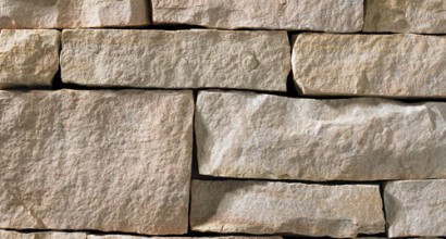 A light-colored stone veneer with a subtle warm hue and a few rose-colored accents perfect for any hardscape idea on the exterior or interior of any home or landscape.